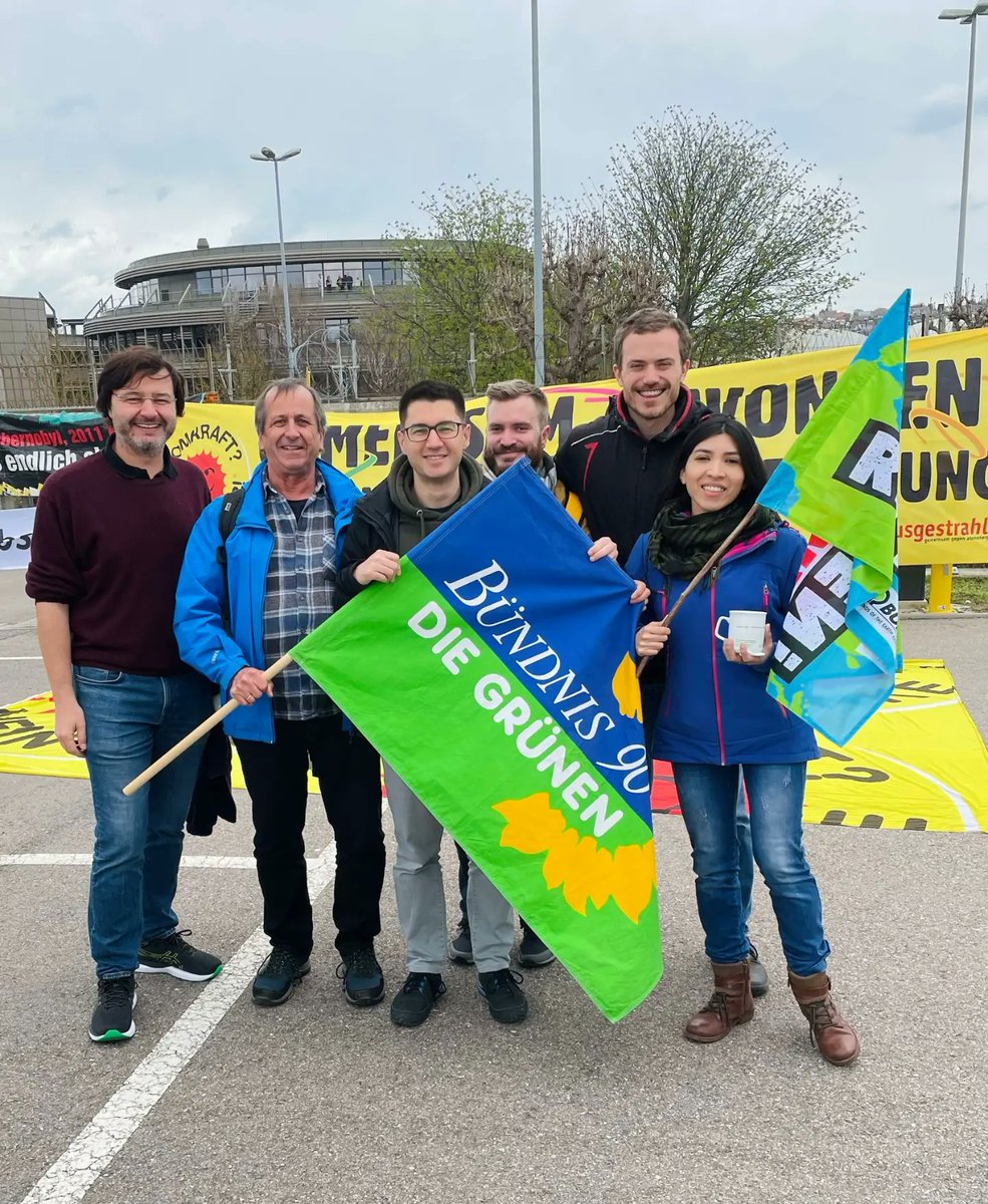 schreder_julian's tweet photo. Abschaltfest in Neckarwestheim 

Heute werden die letzten drei verbliebenen Atomkraftwerke Isar 2, Neckarwestheim 2 und Emsland abgeschaltet.

Vollgas beim Ausbau der erneuerbaren Energien!

#erneuerbareenergie #sonne #wind #atomkraftneindanke #umweltschutz #naturschutz #BUND https://t.co/MUCfU0VIyk