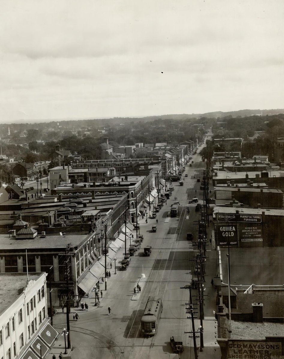 oldcanadaseries's tweet photo. Rideau Street in Ottawa in the 1920s. https://t.co/dLRZ2ro0eV