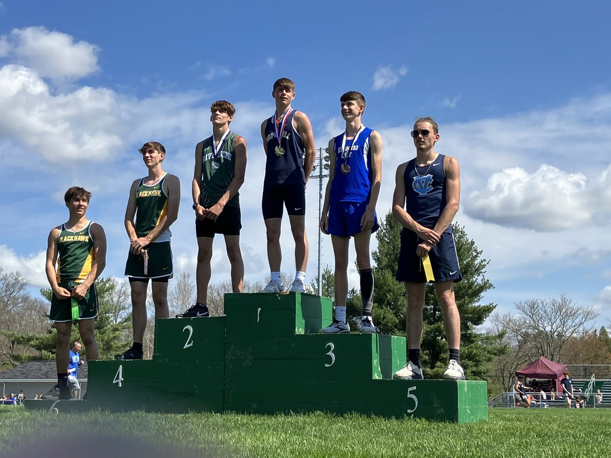 🎆🎇🚨CHAMPION ALERT 🚨🎇🎆
Tyler Lewis takes 🥇 in the 110m hurdles!!! 16.56!! Just his 4th race all-time. He’s gonna be good!! <a href="/Lewis_tyler2/">Tyler Lewis</a> #AllOutOfBubblegum 
Hopewell’s boys have won 7 of the last 11 County Championships