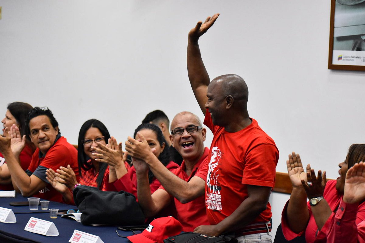 genkerve_psuv's tweet photo. Instalamos Equipo Político Municipal de nuestro @PartidoPSUV y @JuventudPSUV de #Chacao un equipo que ha estado en la vanguardia defendiendo la Revolución. Nueva etapa, unidad orgánica y política de todos y todas. 

 #15Abr #LogrosEnRevolución https://t.co/CN7R5DlkoX