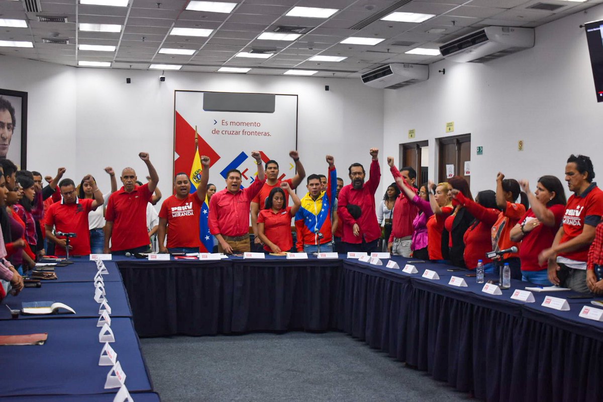 genkerve_psuv's tweet photo. Instalamos Equipo Político Municipal de nuestro @PartidoPSUV y @JuventudPSUV de #Chacao un equipo que ha estado en la vanguardia defendiendo la Revolución. Nueva etapa, unidad orgánica y política de todos y todas. 

 #15Abr #LogrosEnRevolución https://t.co/CN7R5DlkoX