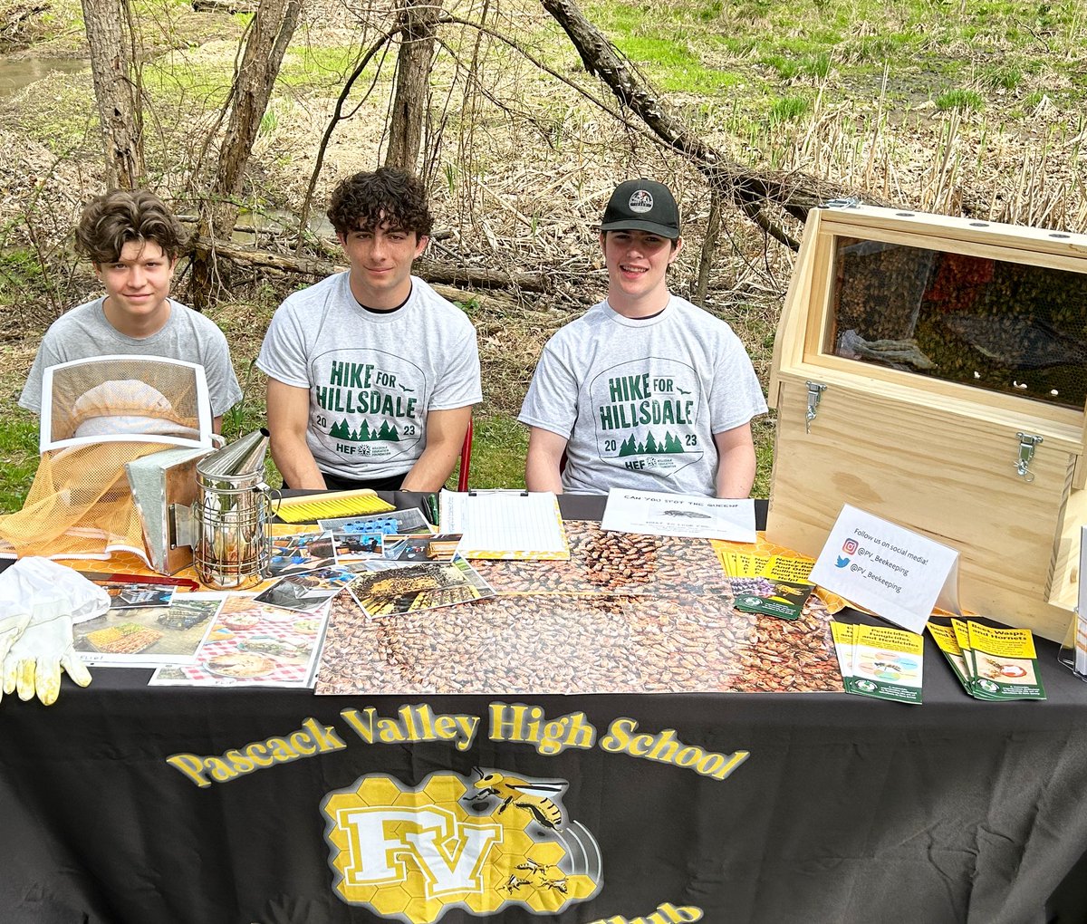 PV_Beekeeping's tweet photo. It’s a great day at Hike to Hillsdale 🌳🌷🐝 https://t.co/QBtUoAXNSr