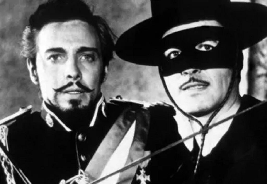 MiriMolero's tweet photo. Me desvelé viendo El Zorro en Disney. Alucinante verlo en orden. Porque no es episódico sino que hay una historia que se desarrolla. Los primeros 13 capítulos el enemigo era Monasterio, tan buen mozo y hábil con la espada como Diego de la Vega. Son dos caras de una moneda. https://t.co/dVYbWYuRsq