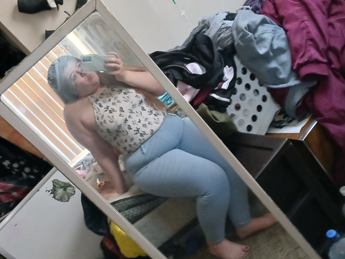 plusizebabe24's tweet photo. My outfit is great today hah😊😊 https://t.co/uwA83xpuY3