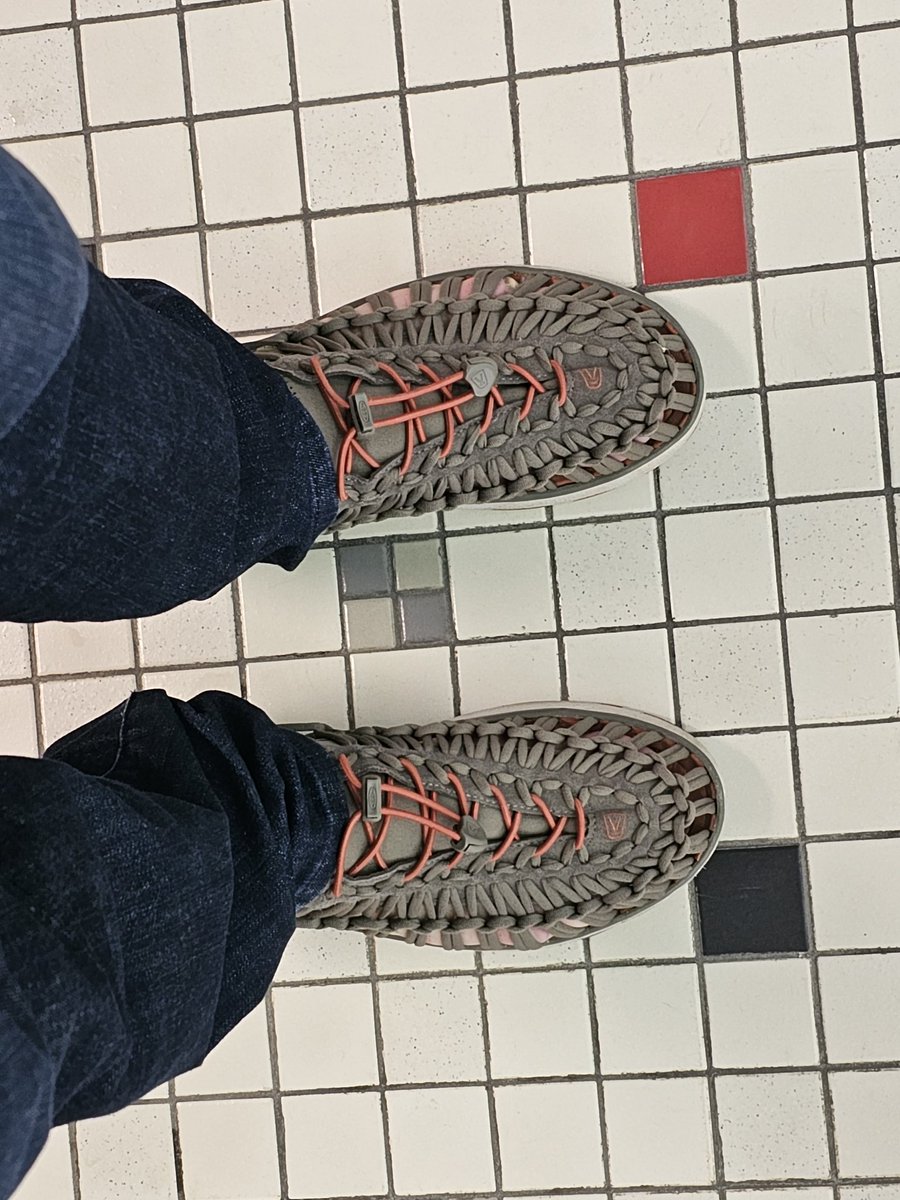 MWSpratt's tweet image. Keen Uneek  2
Sandals season 😊