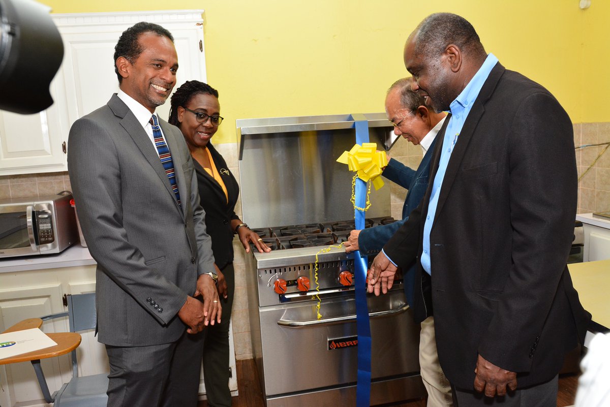 TEFJamaica's tweet image. TEF donates $1.2M worth of items to Rio Cobre Juvenile Correctional Facility in partnership with Ministry of National Security for their We Transform Youth Empowerment and Reintegration Programme. #BreakingBarriers #TransformingFutures #WeTransform #Empowerment