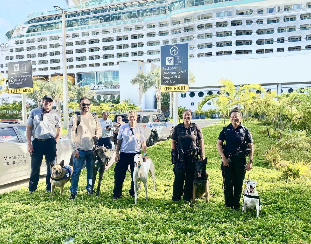 FrecklesMPD's tweet photo. Great #trainingday 🐾 🚢🐶 ♥️ 💙 🚔 🚒 https://t.co/IFLYXeIgdy