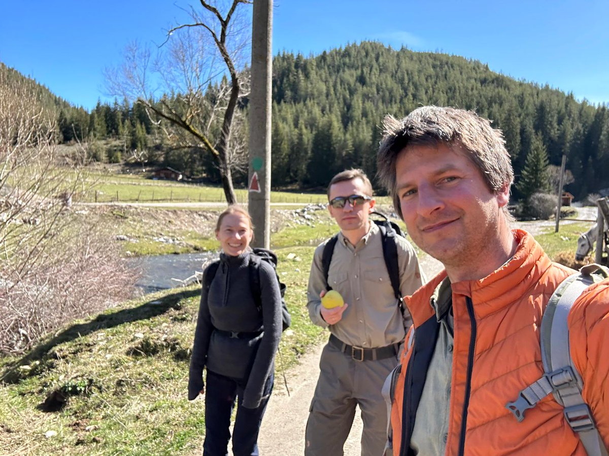 StefaniyaK2's tweet photo. Bear tracks (twice), a lot of biodiversity &amp; 20-km hike in the Rhodopes wilderness. Great start for the #BioDATAGBIF course in Bulgaria 🐻 https://t.co/XQoZdt1ZIp