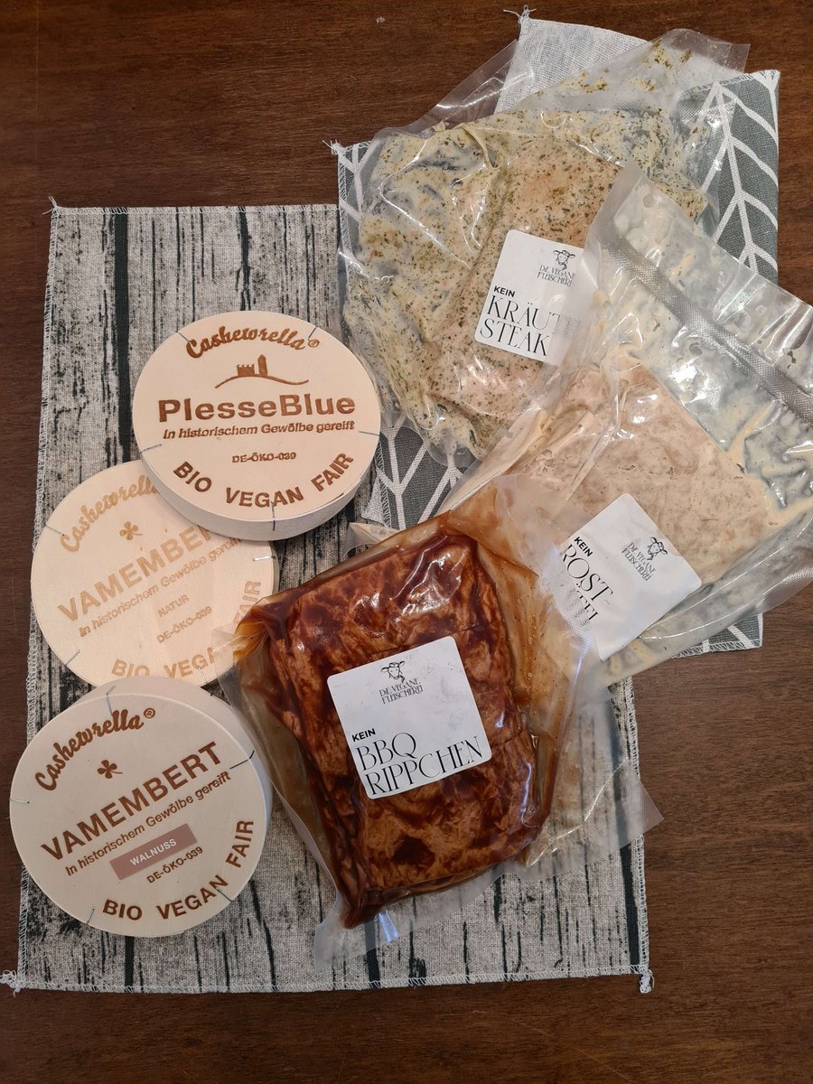 Da ist sie die Bestellung der veganen Fleischerei!! 😍

#vegan #govegan