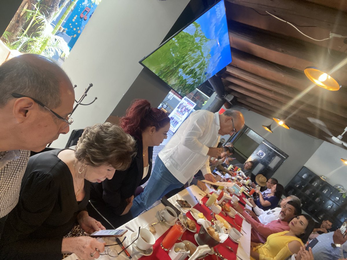 Javier Villacaña, presidente del Comité Directivo del <a href="/PRIOaxaca_/">PRI Oaxaca</a> convivió con los integrantes de la <a href="/FAPERMEX1/">FAPERMEX</a> y del <a href="/conalipe/">CONALIPE</a> 
Sus antecedentes lo vinculan a la empresa de medios de comunicación.