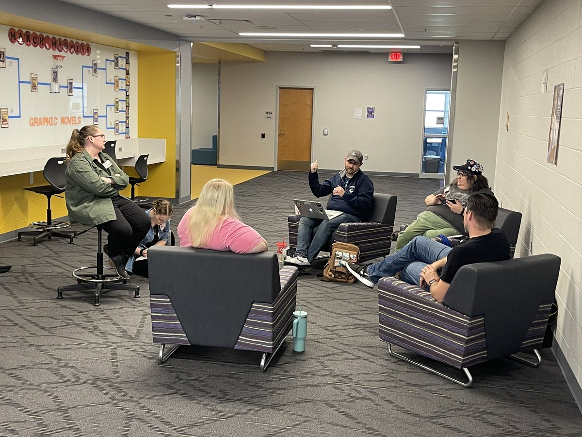 THIS is what Edcamp is all about! Continuing a session discussion in the hallway. 💛🖤💛🖤 @Coach_Stephans <a href="/_STMS233/">ThePeak</a> <a href="/MrBillingsclass/">Jordan Billings</a>