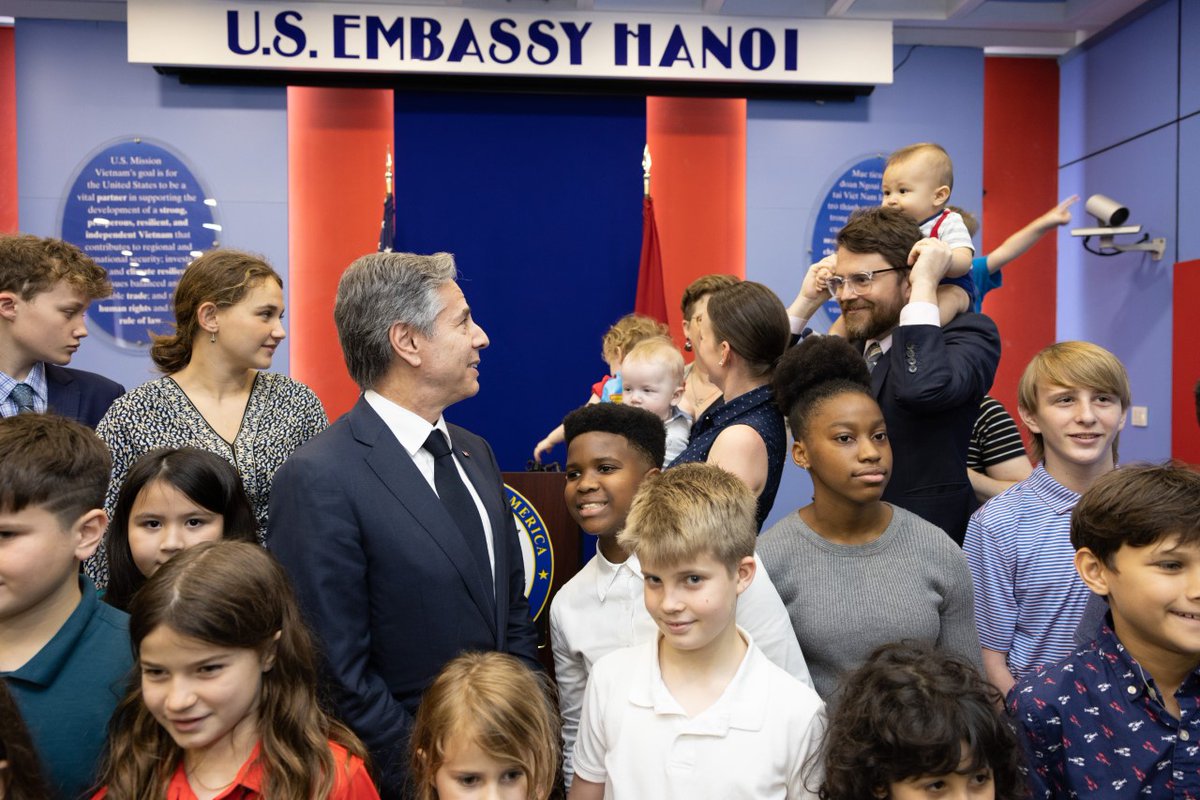 SecBlinken's tweet photo. Met with our team and their families at the U.S. Mission to Vietnam. Value their efforts to advance our bilateral relationship with Vietnam. Their service and hard work means our two countries are closer now more than ever. https://t.co/ThUJQJerAg