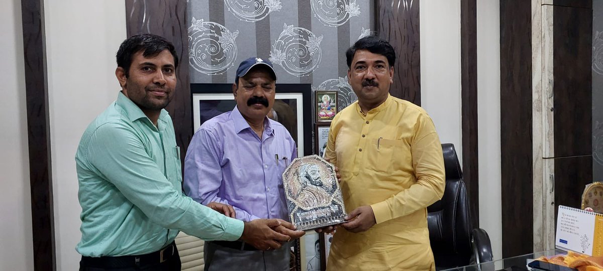 MYB_Jalgaon's tweet photo. Sh Prakash Manure, SD NYKS Mh & Goa met Sh #Unmesh Bhaiyyasaheb Patil Hon’ble #MP Jalgaon and discussed NYKS programme in Chalishgaon. @UnmeshPatilBjp @Nyksindia @NYKS_maha_Goa https://t.co/SXAu5I3s9Y