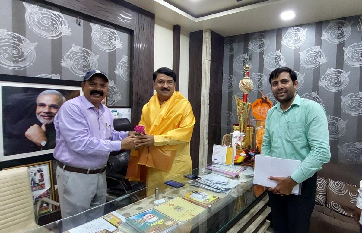 MYB_Jalgaon's tweet photo. Sh Prakash Manure, SD NYKS Mh & Goa met Sh #Unmesh Bhaiyyasaheb Patil Hon’ble #MP Jalgaon and discussed NYKS programme in Chalishgaon. @UnmeshPatilBjp @Nyksindia @NYKS_maha_Goa https://t.co/SXAu5I3s9Y