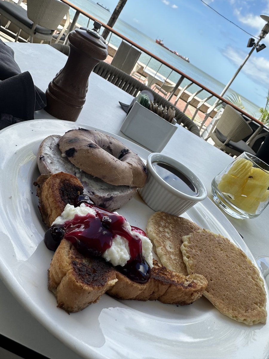 jay_butterflyy's tweet photo. On Saturdays We Brunch 🍴#LetsDoBrunch #LetsBrunch #ctscollege @CTSCollegeTT https://t.co/KvVs6RDdkK