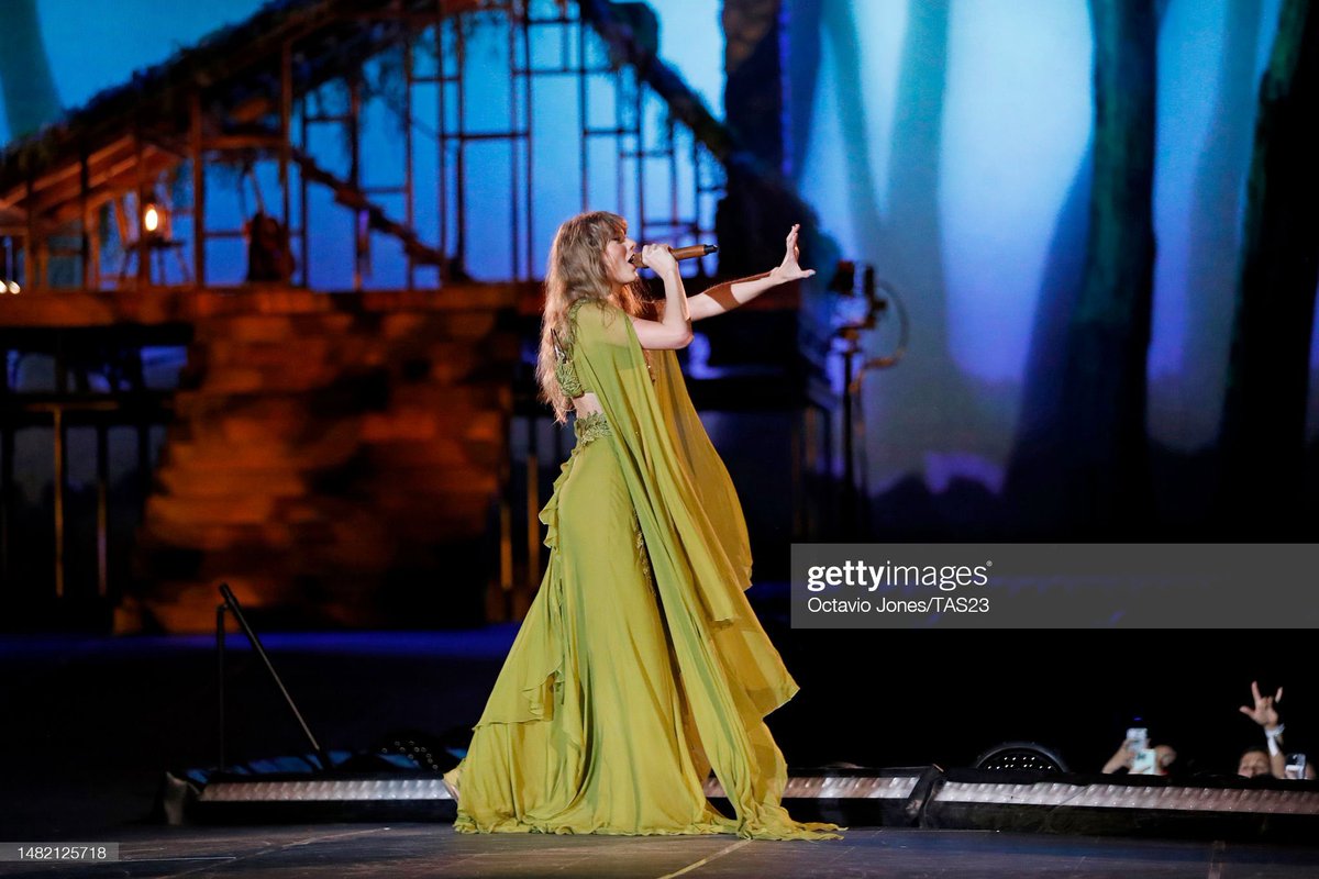 midnightstrack2's tweet image. taylor swift