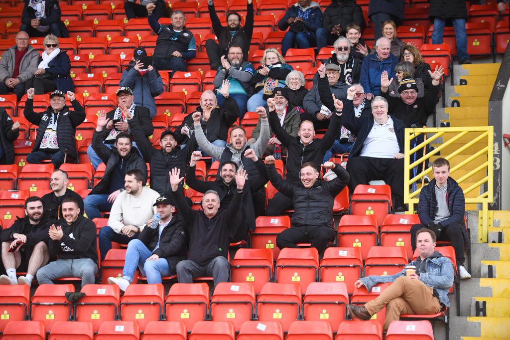bromleyfc's tweet photo. 114 away fans this afternoon.

Absolutely brilliant 👏

#WeAreBromley https://t.co/90ACuqUSHB