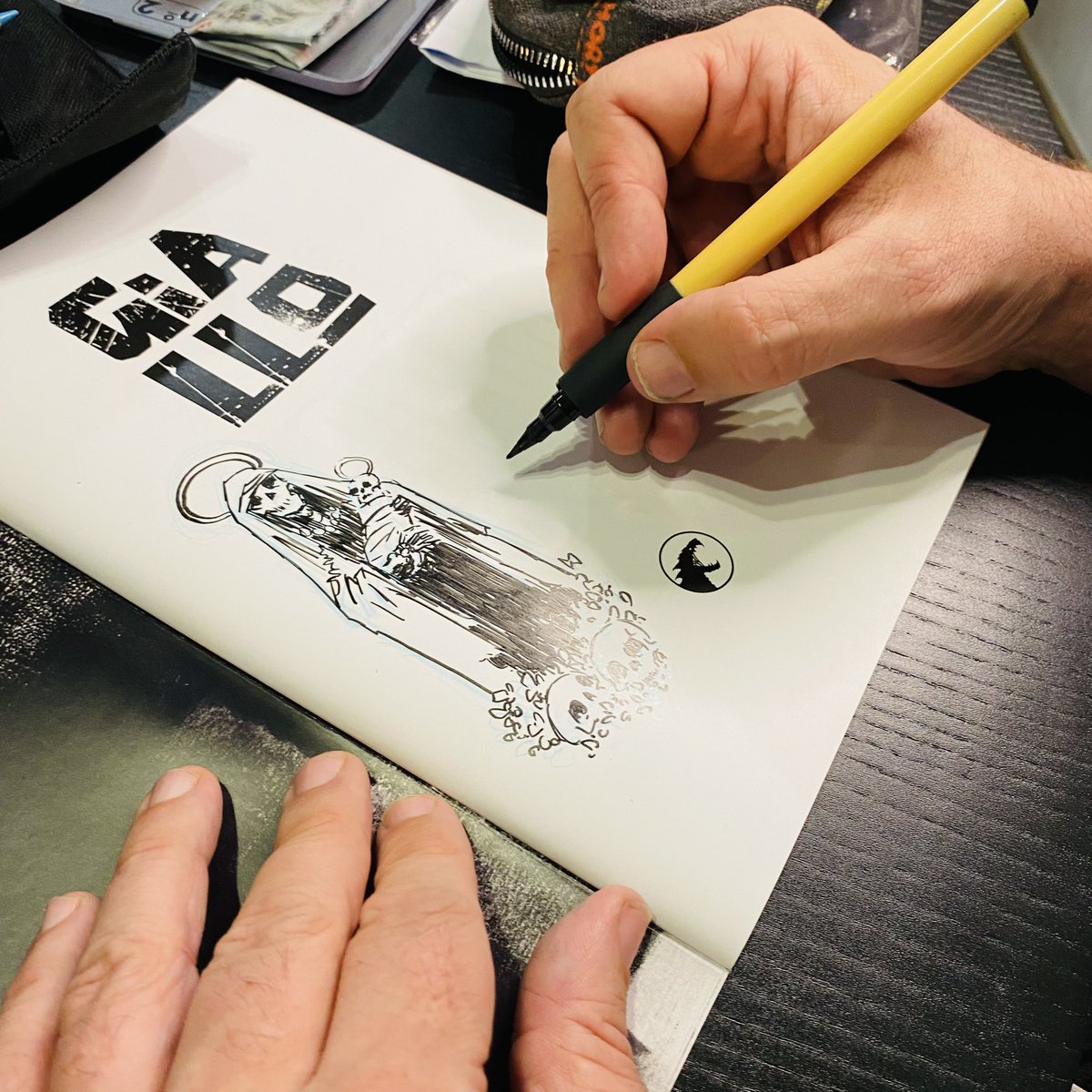 banana_comics's tweet photo. Sesión de tarde con @joseluisvidal68 @FDELEVIATAN @cimmeri0 
GIALLO PÚRPURA y si os lleváis los 3 anteriores, regalito en forma de comission 💀💀💀
#bananacomics #triana @LabsLeviathan https://t.co/M3tKCb530c