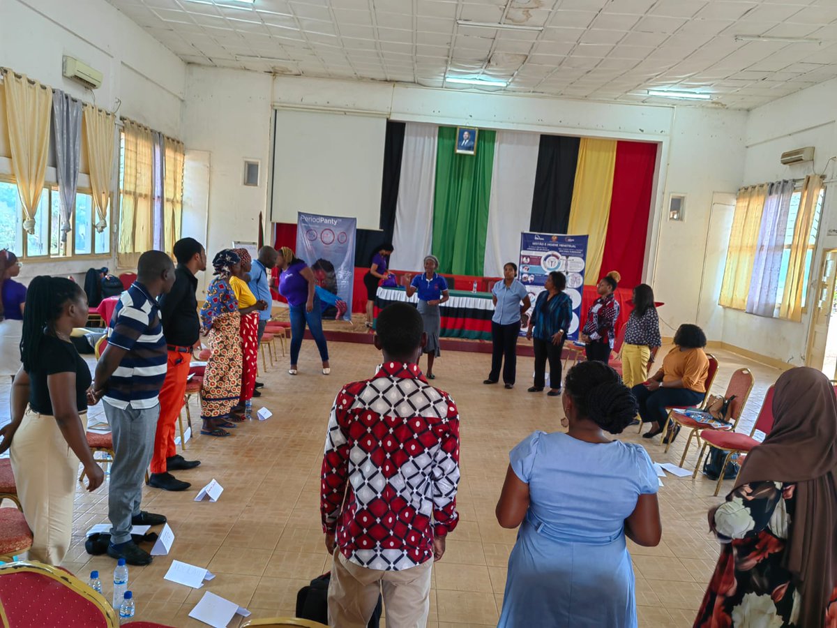 O UNICEF e a <a href="/BeGirlOrg/">Be Girl</a>, com financiamento da <a href="/NLinMozambique/">NL Embassy in Maputo</a>, capacitam formadores em Gestão de Higiene Menstrual que vão trabalhar com mais de 3,000 alunos, incluindo 1,300 raparigas, que serão beneficiadas com kits de higiene menstrual no Distrito de Murrupula, em Nampula.