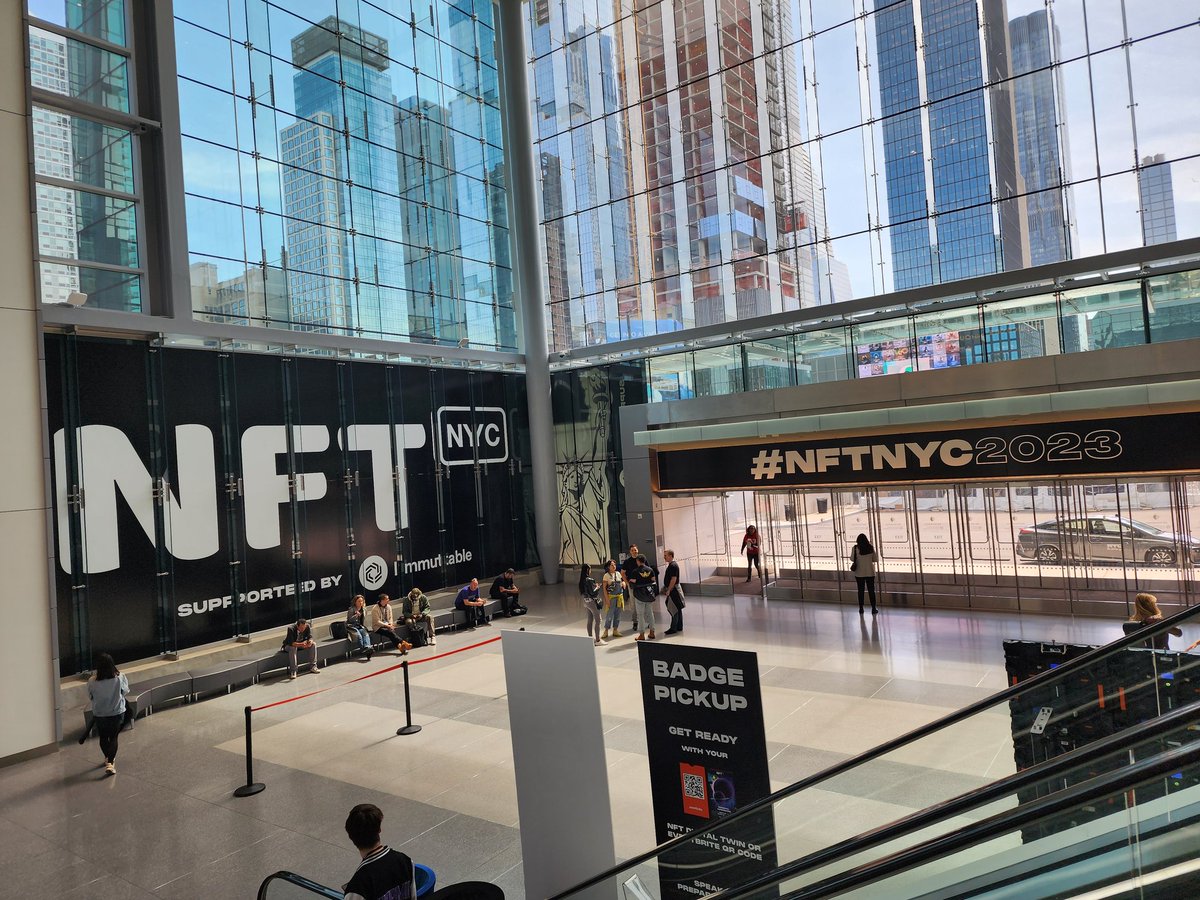 deelership's tweet image. #NFTNYC2023 entry ways.
The venue was big, whole set up was nice! Out of all the events I've been to, this one takes the cake as far as the vibe and environment goes 😎