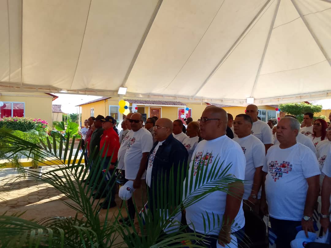 BorgesYanniel's tweet photo. Acto central por el XX aniversario de la misión médica cubana en Venezuela. Dos países hermanos unidos por lazos inquebrantables.#20AniversarioDeBarrioAdentro #CubaPorLaVida @gbt_el @cdi_limon . https://t.co/CvjxtWQR6S