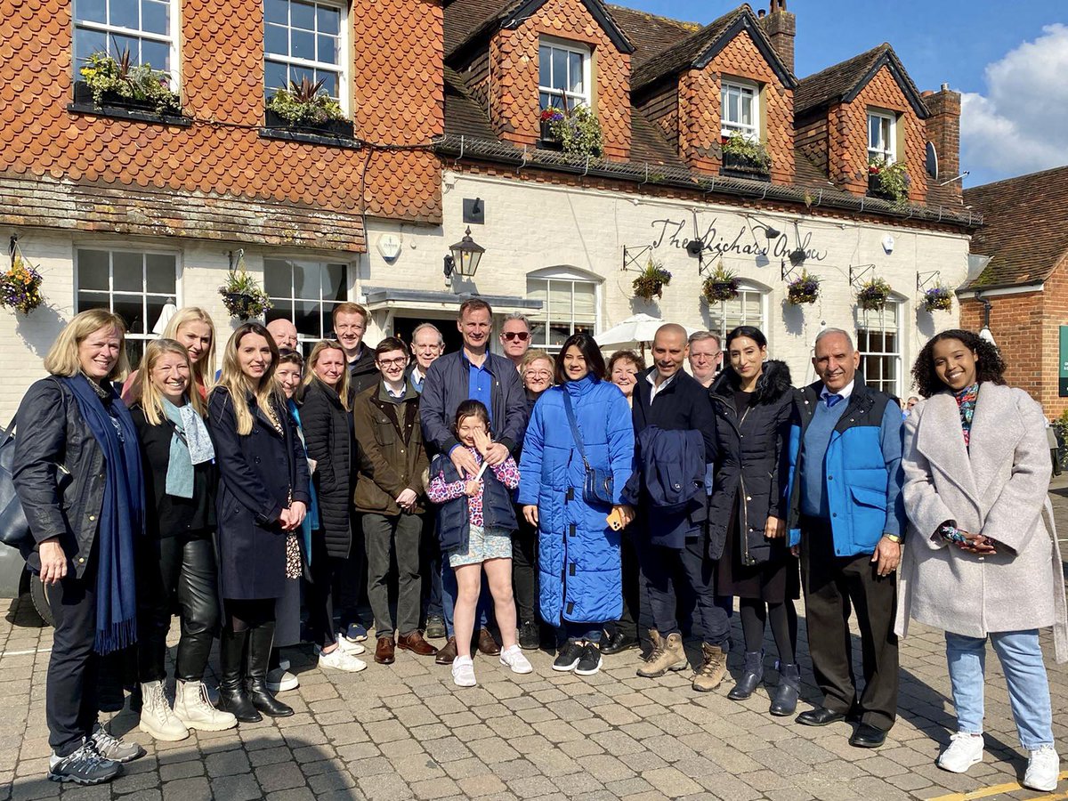 Lovely to be out campaigning in Binscombe and Charterhouse, and Cranleigh West supporting Waverley Conservatives ahead of the local elections. Great recognition of the fantastic work of local councillors and local @Jeremy_Hunt MP! #ToryDoorstep #VoteConservative #LE2023