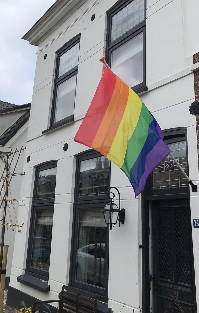 Ook hier wappert de hele dag de #regenboogvlag #samensterk