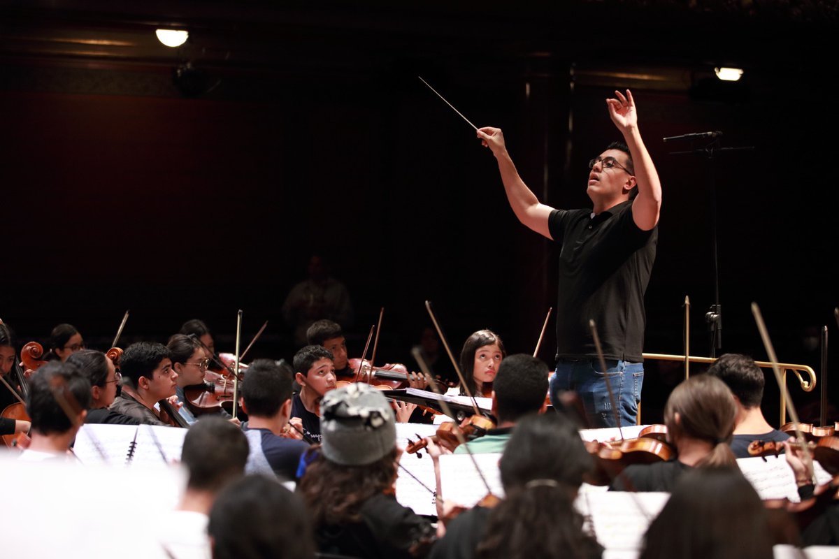 LA SINFÓNICA NACIONAL INFANTIL DE VENEZUELA EN GINEBRA

El viernes se realizó el ensayo previo al debut de la SNIV en el Victoria Hall, dirigido por el maestro Andrés David Ascanio Abreu.