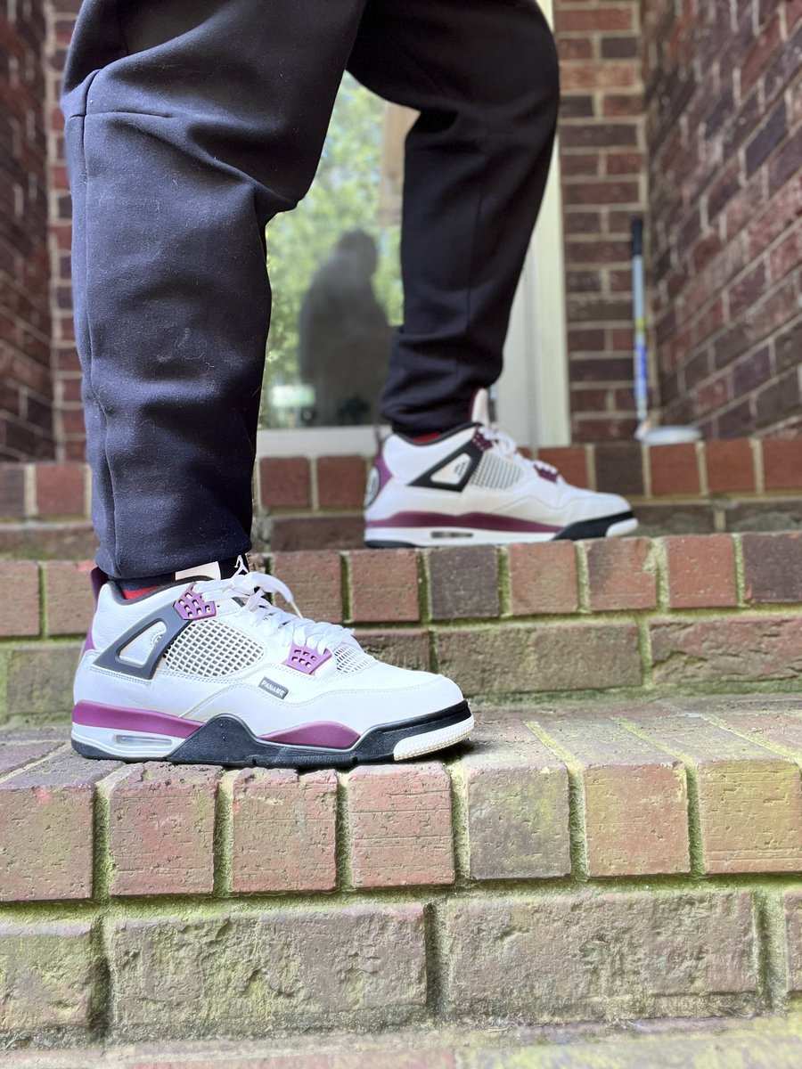 dybiii's tweet photo. Back when the military black 4s dropped I said something on a thread about them being similar to the psg 4s, just w/o the purple. Then some kid came on saying no way, the psg 4s look like ass. Will someone tell me where #kotd #psg4 https://t.co/AzfUDC8V9h