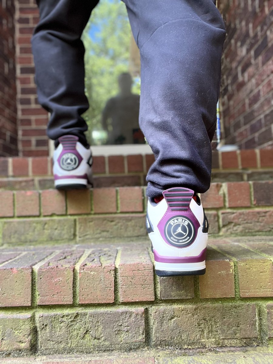 dybiii's tweet photo. Back when the military black 4s dropped I said something on a thread about them being similar to the psg 4s, just w/o the purple. Then some kid came on saying no way, the psg 4s look like ass. Will someone tell me where #kotd #psg4 https://t.co/AzfUDC8V9h