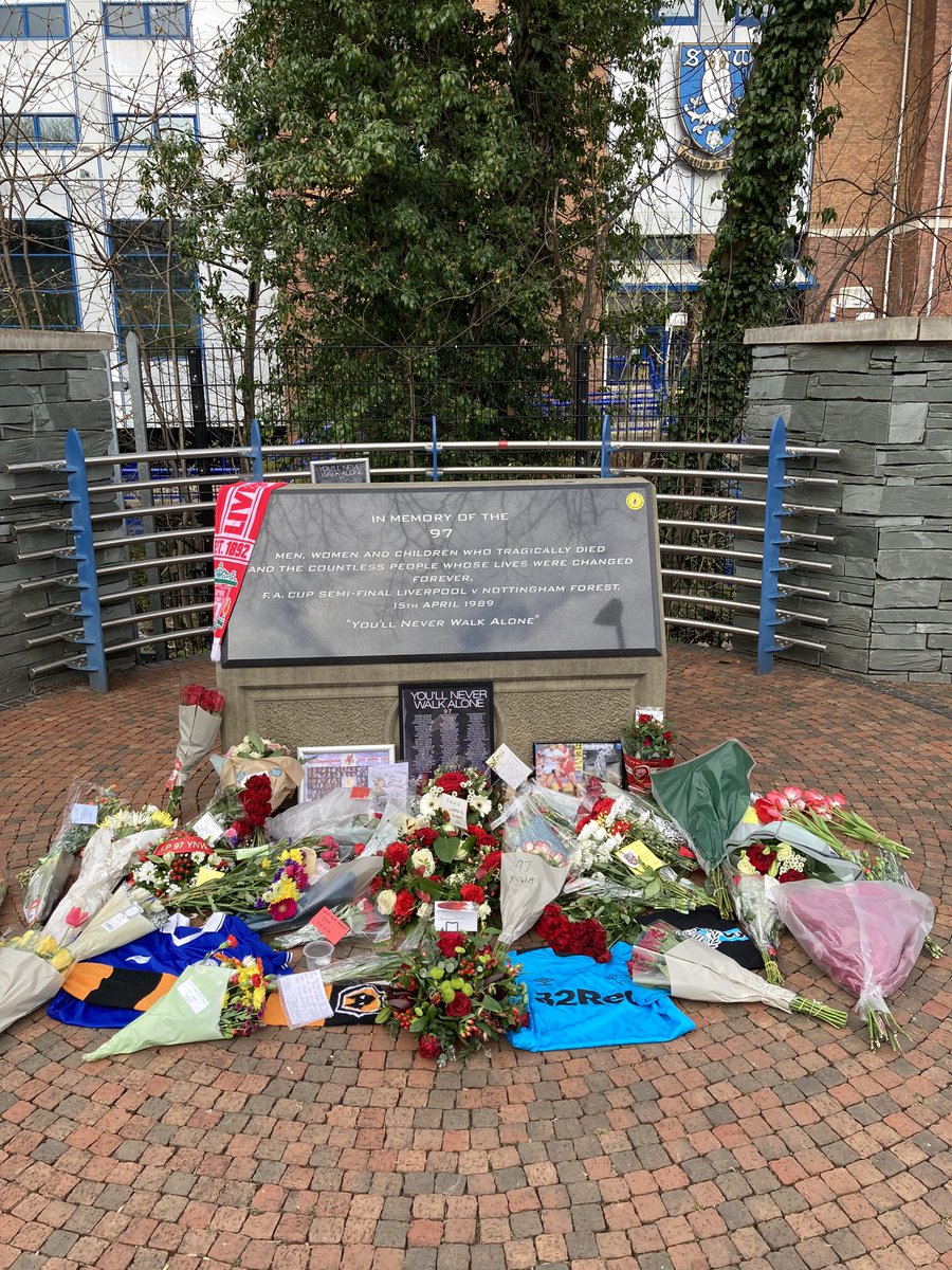 juliegillin's tweet photo. #JFT97 https://t.co/KFvwop4Saq