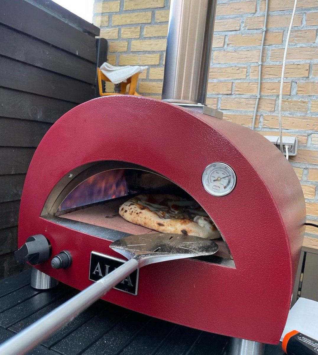 alfaforni_real's tweet image. This #smallpackage packs a mighty punch reaching temps of 1000 ° Portable is the must-have oven of Summer 2023! It’s lpg &amp;amp; lightweight. 

Pizza (and more) to go &amp;amp; go &amp;amp; go!

hubs.la/Q01Kv3PF0