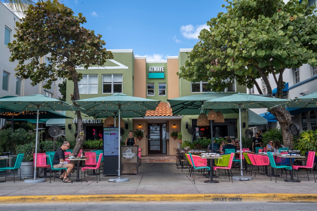 ohmtacoshop's tweet photo. Your place to be when in #OceanDrive! 🇲🇽 #OhMexicoTacoShop #MiamiBeach https://t.co/QAEaC5dDYi
