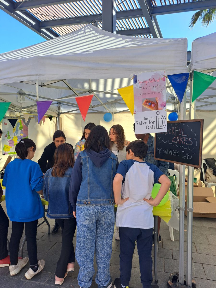InsDali's tweet photo. We took part in the Spring Festival today with some 1st year students. Our language assistant, Lorna Watson, prepared a great workshop in which participants could make colourful cakes. It was fun! @ElPratEducacio @interseccions__ #SpringFestivalPrat #CompartimInterseccions https://t.co/hF9cgl3en2
