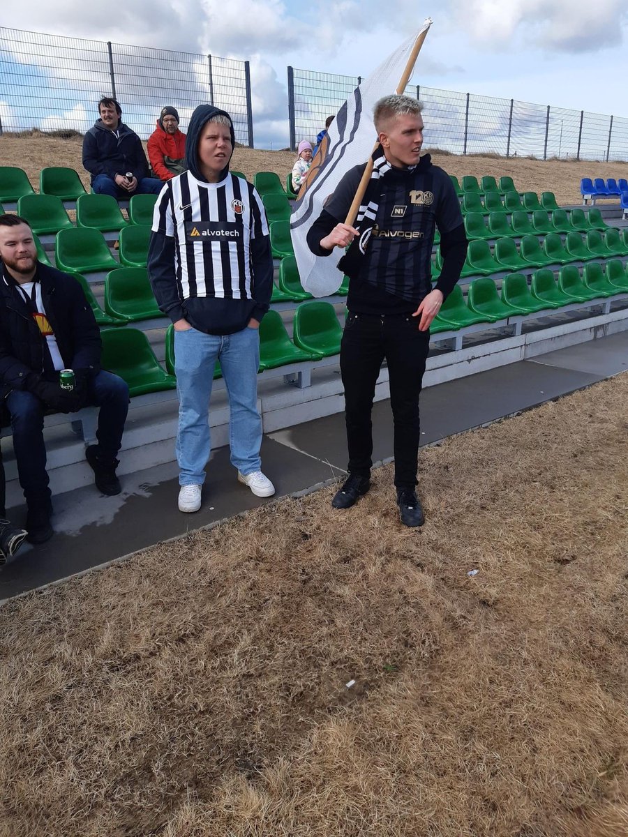 einsmachine's tweet image. Takk fyrir að sækja þrjá