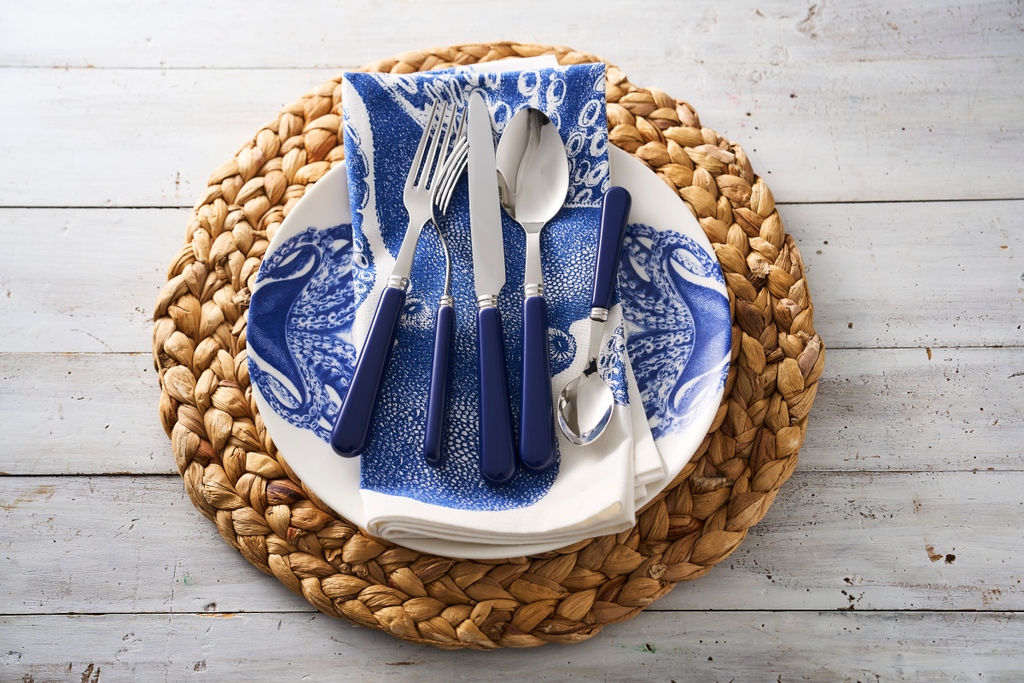 CaskataHome's tweet photo. With 4 of our most popular patterns on 100% cotton napkins, there are endless combinations to play with. Which is your favorite? (Also, here's a sneak peak of our new flatware, coming soon!) π¦ποΈπ #caskata #caskatatableware https://t.co/Dnmw5OSW5K