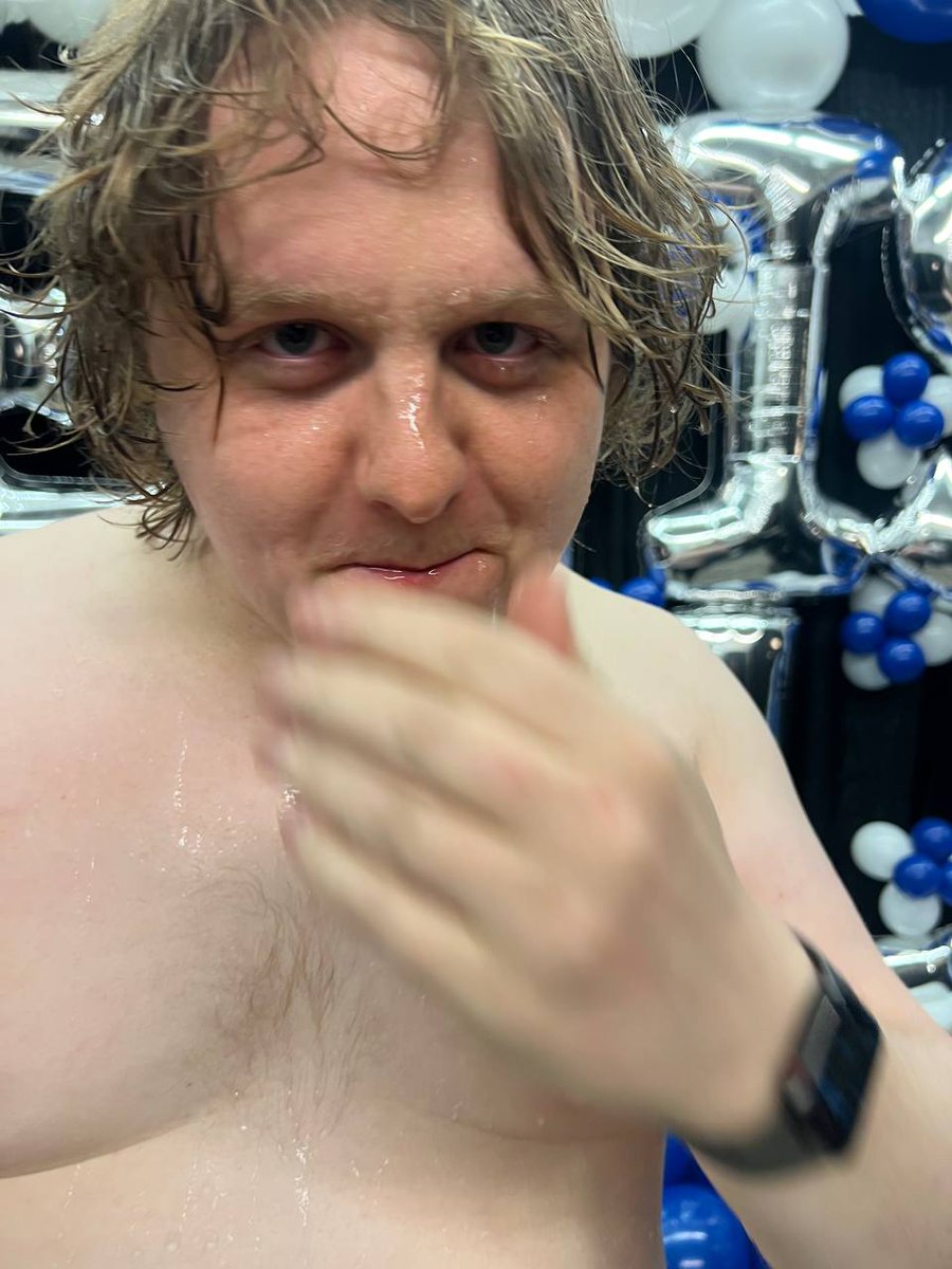 LewisCapaldi tweet picture