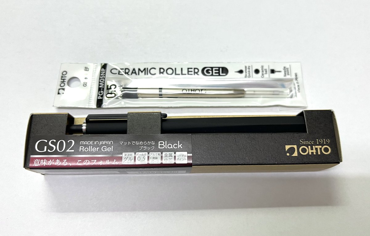 nobu_stationery's tweet photo. 今日はOHTOさんのGS02を購入してきました!
少し重めの軸とゲルインクが相性抜群で書き心地がとても良いです🥰
G2タイプの替えリフィルも購入してきたので色々なペンで試してみましょう😁
デザインもかっこいいのでおすすめの一本ですよ~😊
#OHTO #GS02 #購入品 https://t.co/sku0icE7jb