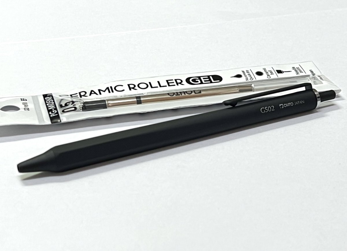 nobu_stationery's tweet photo. 今日はOHTOさんのGS02を購入してきました!
少し重めの軸とゲルインクが相性抜群で書き心地がとても良いです🥰
G2タイプの替えリフィルも購入してきたので色々なペンで試してみましょう😁
デザインもかっこいいのでおすすめの一本ですよ~😊
#OHTO #GS02 #購入品 https://t.co/sku0icE7jb