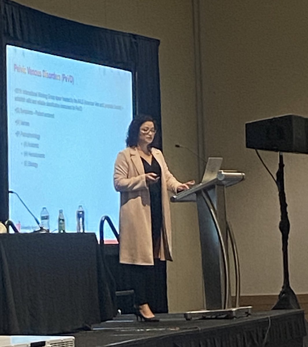 heatherlgornik's tweet photo. .@KaremHarthMD reviews core elements of duplex protocols for assessment of pelvic venous insufficiency @HarringtonHVI @UHVascular https://t.co/sRE3YKIc4w