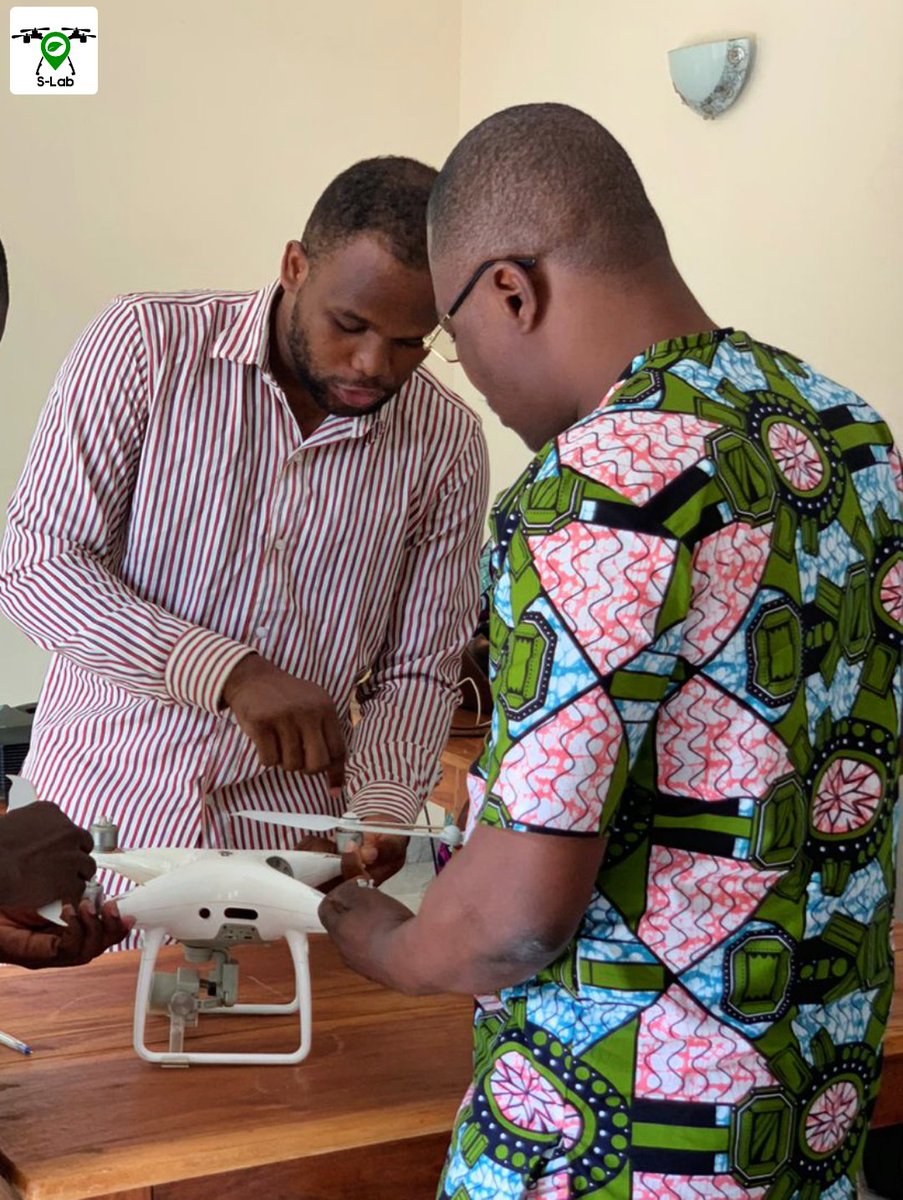 CabinetSlab's tweet photo. Formation en pilotage de drone au Cabinet S-Lab.

Nous offrons le meilleur de nous à nos apprenants.

#CabinetSLab #Drone #Benin #229 https://t.co/T25FWUinp5