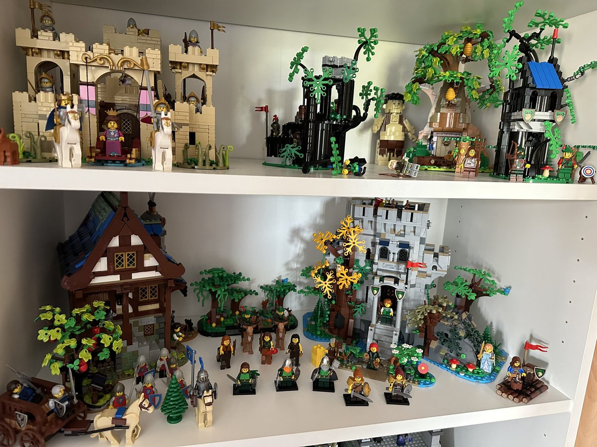 jonp_rry's tweet photo. Sorting out my Castle #LEGO 
I’ve packed away all my trains as we haven’t had any for a while. #afol #afolwac https://t.co/yqHBiDOGGk