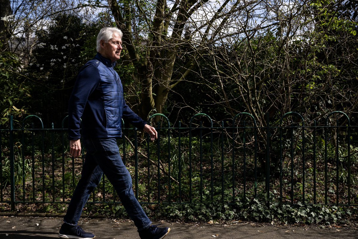 ClintonFdn's tweet photo. The Boss in Belfast — Saturday, April 15. 

President Clinton explores the city ahead of this week’s activities to celebrate the 25th anniversary of the Good Friday Agreement. More: https://t.co/6CYmN867NZ https://t.co/et356N1Abo