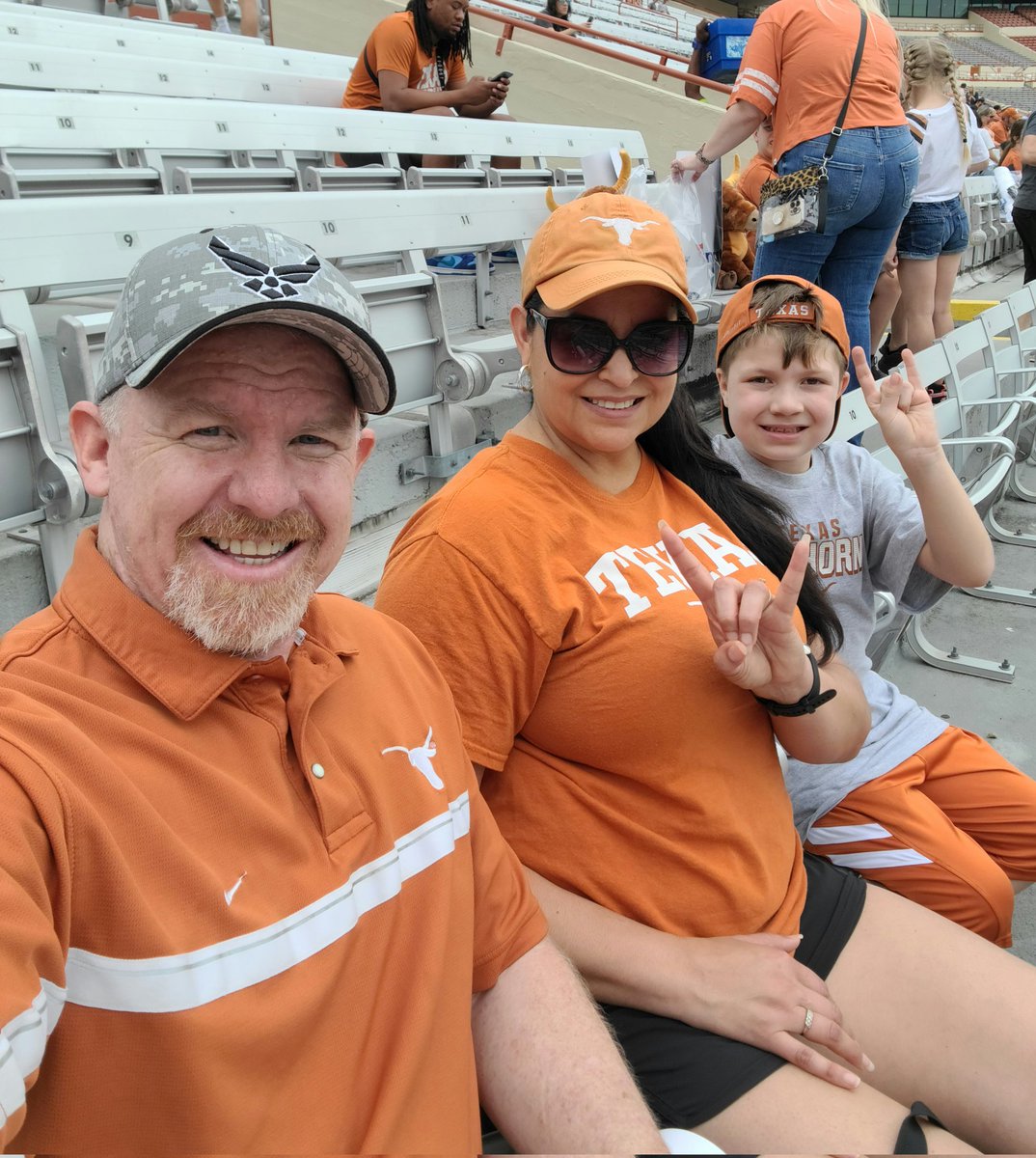 latweety23's tweet photo. #Texasfootball #Hookem #Thisistexas  🤘❤️🤘 https://t.co/bBYrozCToY