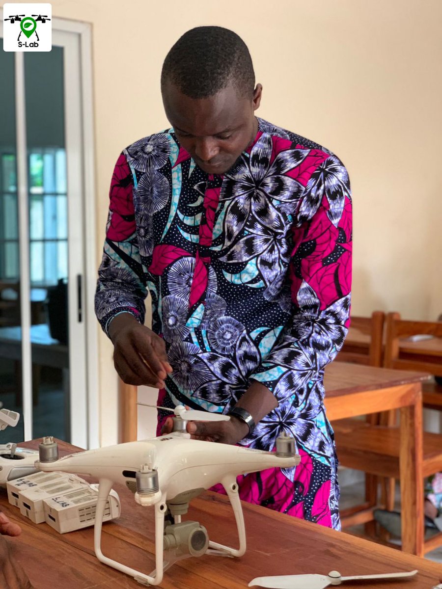 CabinetSlab's tweet photo. Formation en pilotage de drone au Cabinet S-Lab.

Nous offrons le meilleur de nous à nos apprenants.

#CabinetSLab #Drone #Benin #229 https://t.co/T25FWUinp5