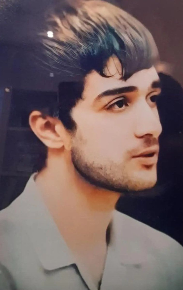 من هنوز اون صبح تاریک رو یادمه. فکر کردیم اعدامشون نمی کنند. هزاربار چراغ لعنتی امید رو روشن کردیم و هر بار داغون شدیم. 

#محمد_مهدی_کرمی #مهسا_امينی‌