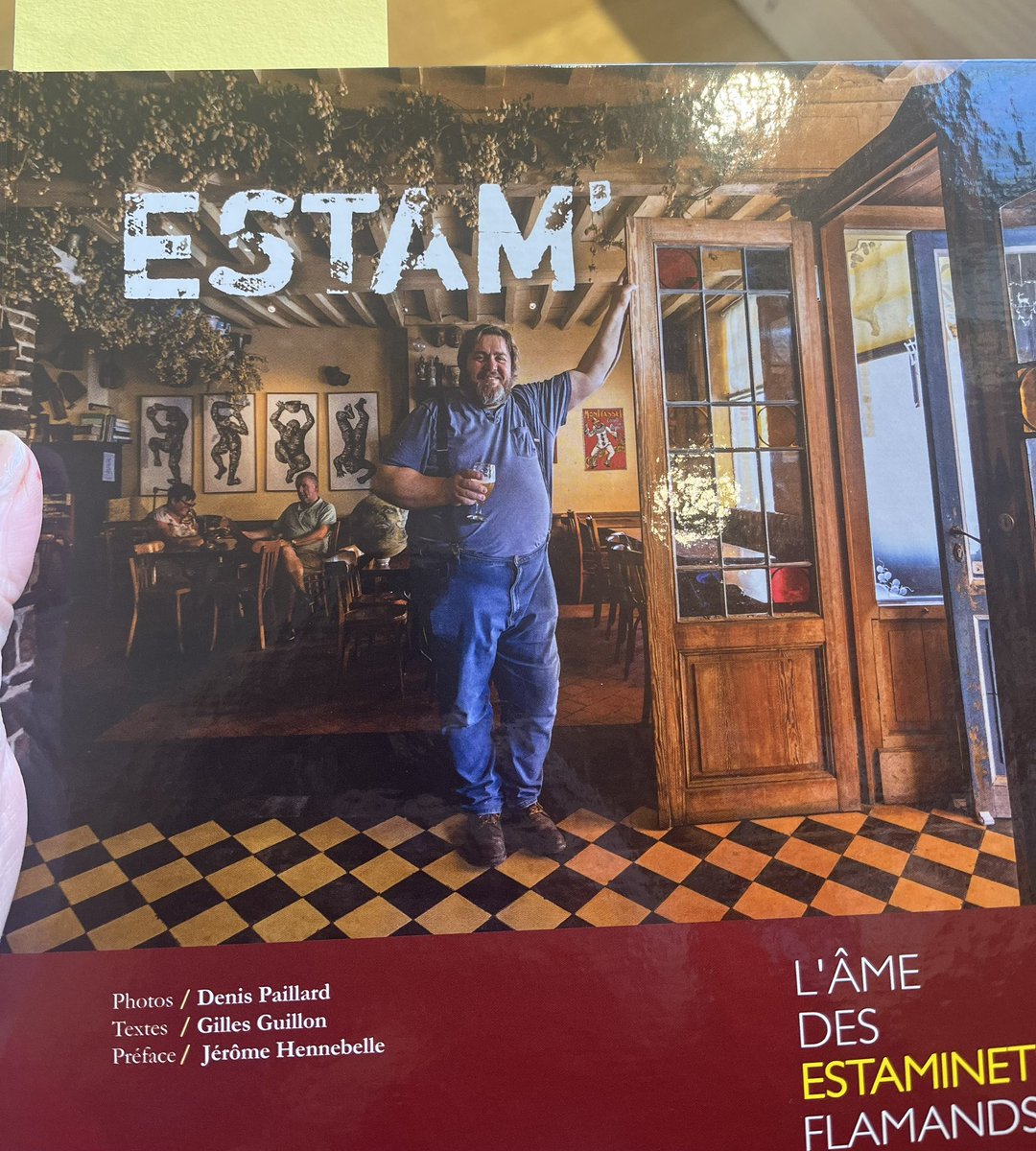 duhamel_vanessa's tweet photo. En cette journée mondiale du livre et du droit d’auteur, petite visite à Place Ronde qui recevait le photographe Denis Paillard pour son ouvrage #Estam’, qui comme son nom le laisse présager porte sur les #estaminets des Hauts-de-France et sur la vie qu’il y a dedans. Une manière bien conviviale de rendre hommage aux librairies et #libraires indépendants.
Une belle tradition catalane pour la #SantJordi : offrir une rose ainsi qu’un livre ! 
( je vous laisse la rose, je prends le livre. )