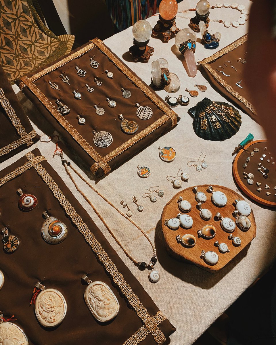 goabayofficial's tweet image. Today is Saturday, which means we are again sharing with you on our Instagram story photos from the Friday night market in the Hilltop, Goa 🧡🌴✨ Don't miss it! 👇🏼👇🏼👇🏼

 🔥 instagram.com/goabay official 🔥

 #goabay #goodsfromindia #indiangoods… t2p.pw/SvI5yZvY0g