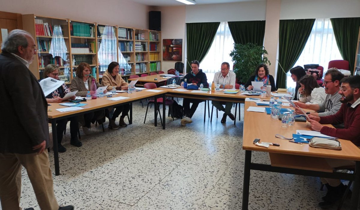 CreativaImpacta's tweet photo. Queremos comunicarte que hoy #DiaDelArte seguimos, con la Fórmula Impacta (Formación + Competición) impartiendo a estos profesionales de la #educación la Sesión de #Oratoria. Ellos hoy lo han dejado todo y han apostado por la formación en el Arte de Comunicar ¡Grandes! https://t.co/UQNCmED3Cx