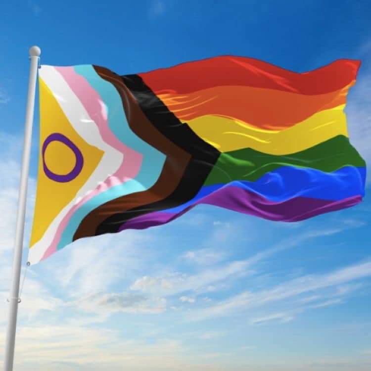 Kijk niet weg! Geweld is onacceptabel. Mensen die liefhebben bedreigen omdat ze liefhebben….?? Bizar! Dat pikken we niet. Nooit. <a href="/COCNederland/">COC Nederland</a>  #SamenSterk #LHBTIQ+